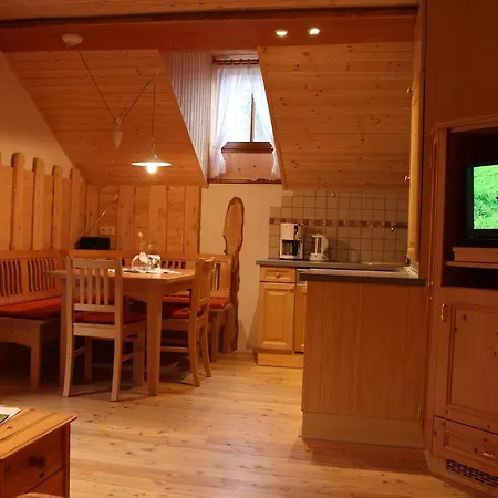 Urlaub Mitten Im Wald - Lueg *