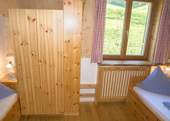 Urlaub Mitten Im Wald - Lueg